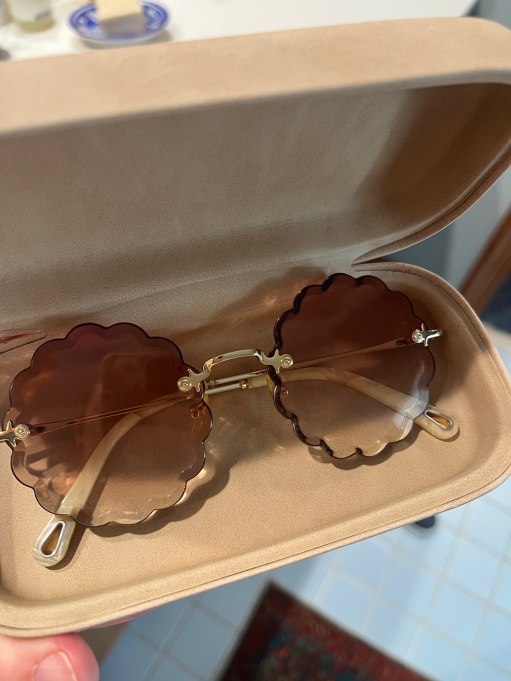 Chloé Pink Gradient Scalloped Round Sunglasses - Picture 4 of 4